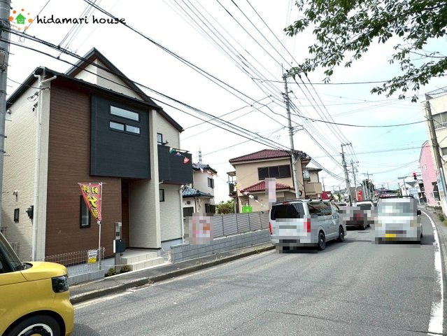 上尾市西宮下2丁目　新築戸建　ブルーミングガーデン01の前面道路含む現地写真