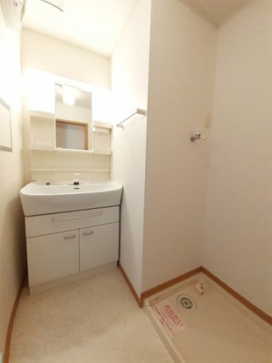 【洗面所】 | カトル・セゾン　Ⅰ | スペースが確保できる洗面所です