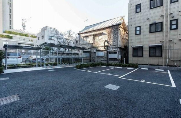新宿区愛住町の賃貸マンションの駐車場