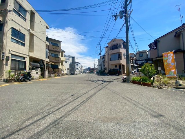 高槻市東五百住町２丁目の売地の前面道路含む現地写真