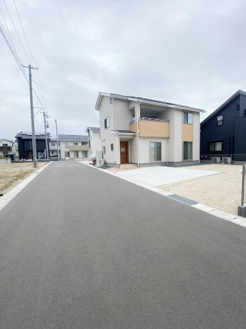 二本松市油井　Life Qualityの前面道路含む現地写真