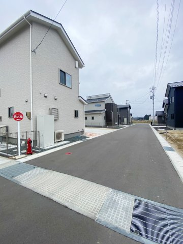 二本松市油井　Life Qualityの前面道路含む現地写真