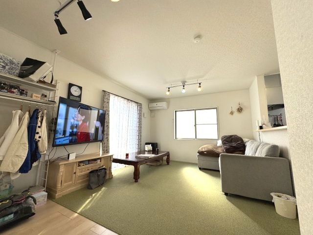 -三丁目不動産-児玉町金屋　令和4年築の居間・リビング