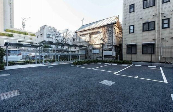 新宿区愛住町の賃貸マンションの駐車場