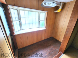 【内装】 | 第一マンション | 板の間部分には出窓が設けられております♪