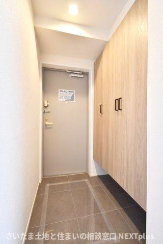セレナハイムパークステージ桶川の玄関|トールサイズのシューズボックスですので、ご家族分の靴がしっかり収納する事ができます！ブーツや長靴などの季節ものや、高さのあるヒールなどもまとめて収納できるのが嬉しいポイントです。