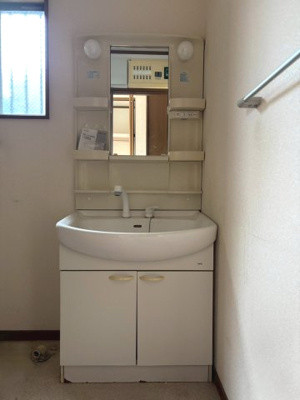 【独立洗面台】 | 宮沢町戸建 | ※クリーニング前の写真です。