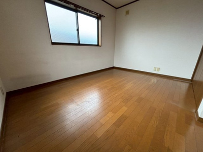 【洋室】 | 宮沢町戸建 | 2階洋室約6.5帖
※クリーニング前の写真です。