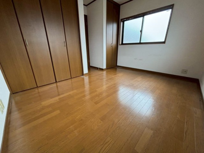 【洋室】 | 宮沢町戸建 | 2階洋室約6.5帖
※クリーニング前の写真です。