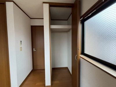 【収納】 | 宮沢町戸建 | 2階洋室約6.5帖
※クリーニング前の写真です。