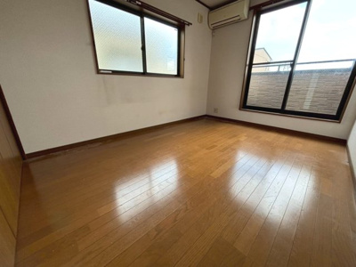 【洋室】 | 宮沢町戸建 | 2階洋室約6帖
※クリーニング前の写真です。