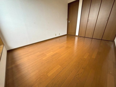 【洋室】 | 宮沢町戸建 | 2階洋室約6帖
※クリーニング前の写真です。