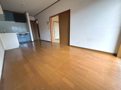 【居間・リビング】 | 宮沢町戸建 | ※クリーニング前の写真です。