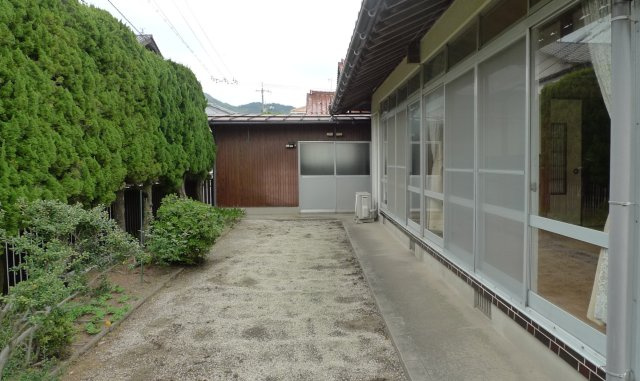 高岡町　戸建ての庭