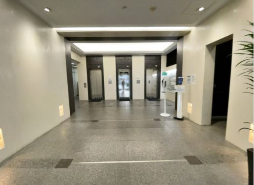 WAKITA堺筋本町ビルのエントランス