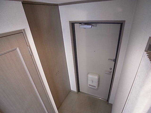 神戸市兵庫区本町２丁目の賃貸マンションの玄関