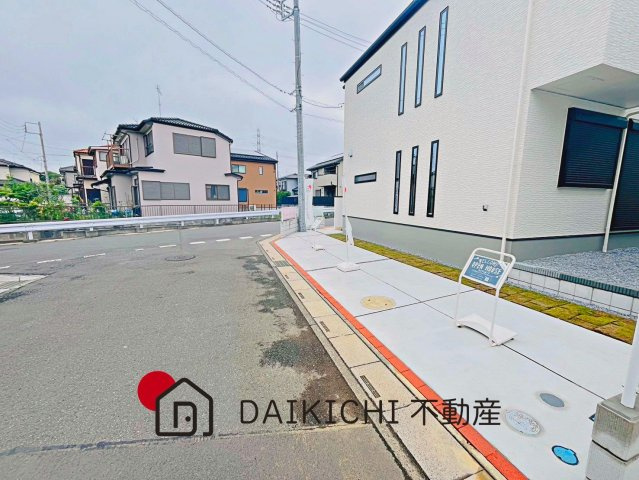 【前面道路含む現地写真】 | 桶川市上日出谷南2期　ピュアガーデン　新築戸建　全16棟　1号棟