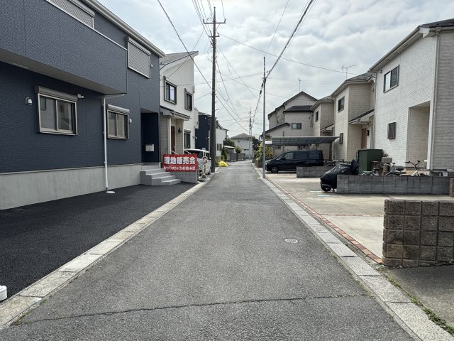 三郷市番匠免１丁目新築戸建（番匠免第８）の前面道路含む現地写真|南西側前面道路