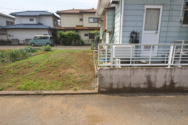 小山市横倉新田の外観|【北側道路側より】西側との境界部分（2025年5月撮影）