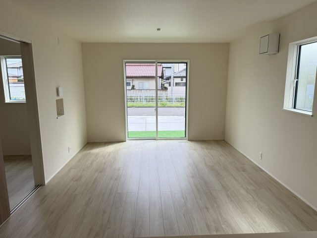 リナージュ前橋大利根町2丁目24-1期　１号棟　新築戸建の居間・リビング|16帖リビング♪カウンターキッチンなのでお料理をしながら会話もできます。
夕食の支度をしながら、お子様の様子も見られて自然と会話も増えますよ♪