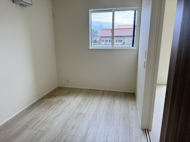 リナージュ前橋大利根町2丁目24-1期　１号棟　新築戸建の和室|リビングと続き間タイプの洋室です♪一体利用で20.5帖の空間になりますよ！