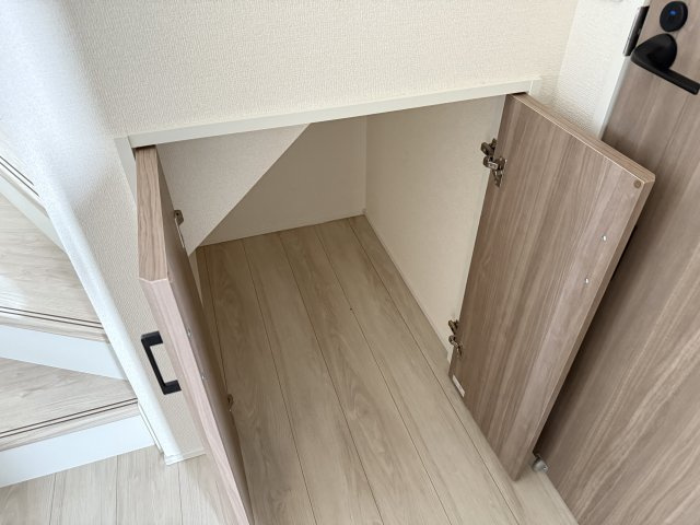 リナージュ前橋大利根町2丁目24-1期　１号棟　新築戸建の収納|１階階段下収納です。