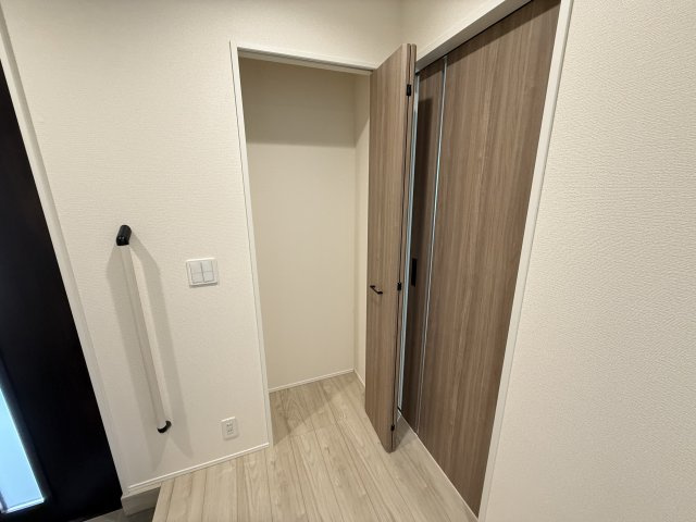 リナージュ前橋大利根町2丁目24-1期　１号棟　新築戸建の収納|１階階段下収納です。掃除道具の収納等にいかがでしょうか。