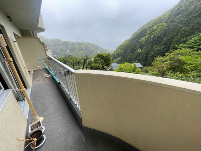 【バルコニー】 | 中銀ライフケア熱海梅園台１６号館　５階