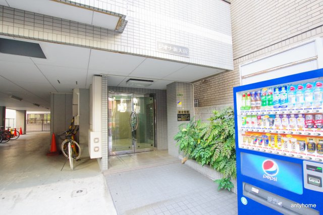 ジオナ新大阪　仲介手数料無料のエントランス