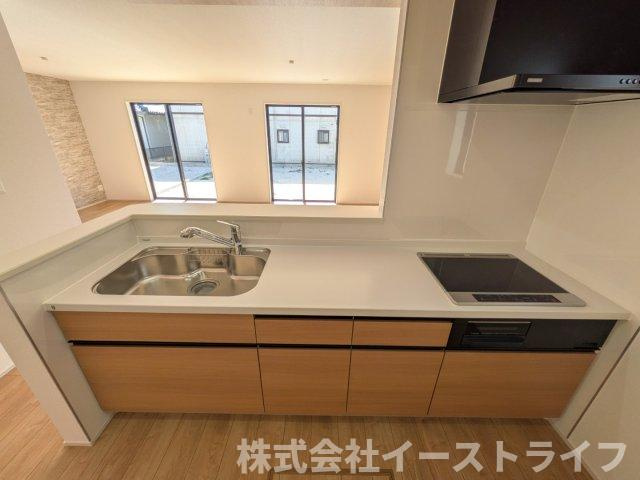 【新築戸建】　【オール電化】　いわき市平下平窪6期のキッチン|同社施工イメージです。　ＩＨクッキングヒーターなので火の使用がありません。お子様との料理も安全に楽しめそうですね(^^)