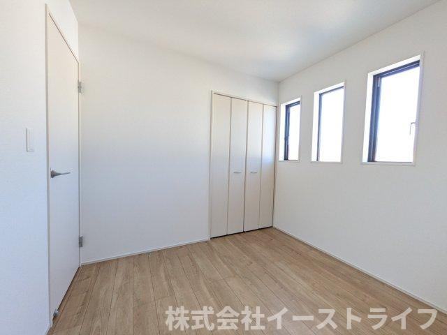 【新築戸建】　【オール電化】　いわき市平下平窪6期の洋室|同社施工イメージです。　洋室は和室と比べて家具を置いたり敷物を敷いたりと、カスタマイズ性が高いので、自分の好みの部屋にしやすいです。