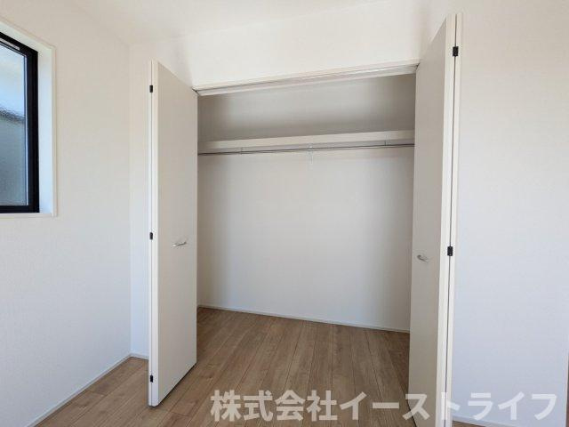 【新築戸建】　【オール電化】　いわき市平下平窪6期の収納|同社施工イメージです。　各居室にクローゼットが完備されているので、収納家具等の購入費用を抑えることが出来ます。
