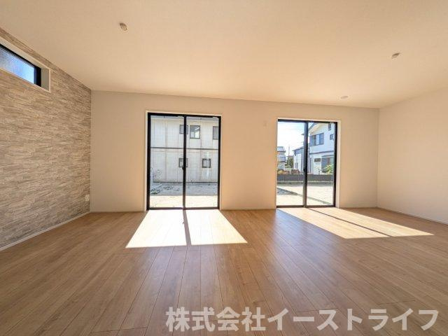 【新築戸建】　【オール電化】　いわき市平下平窪6期の玄関|同社施工イメージです。　シューズクローゼットが完備されたシンプルで明るい玄関です。