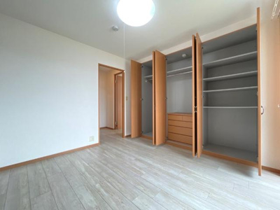 【寝室】 | ＰａｕｌｏｗｎｉａⅡ（パウロウニアⅡ） | 寝室（収納付き）