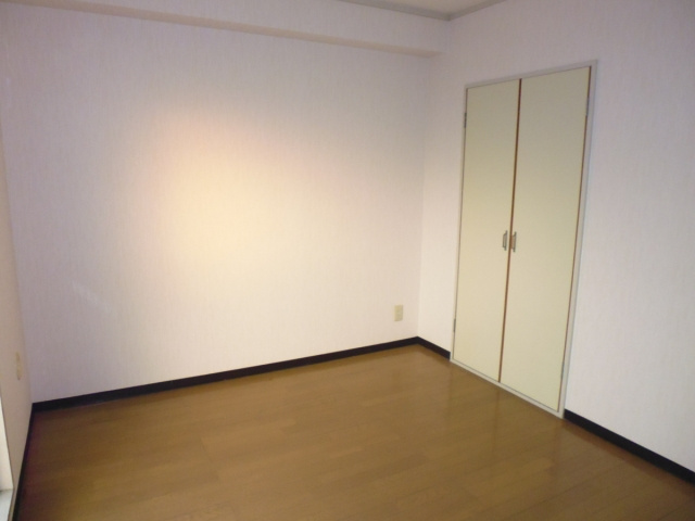 ハピネスの洋室