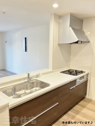 碧南市住吉町の居間・リビング|フローリングがブラウンで落ち着きある雰囲気のリビングです