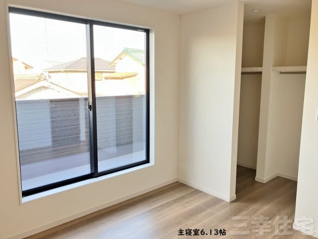 碧南市住吉町の収納|2.1帖のウォークインクローゼット。もはやお部屋になりえる広さ