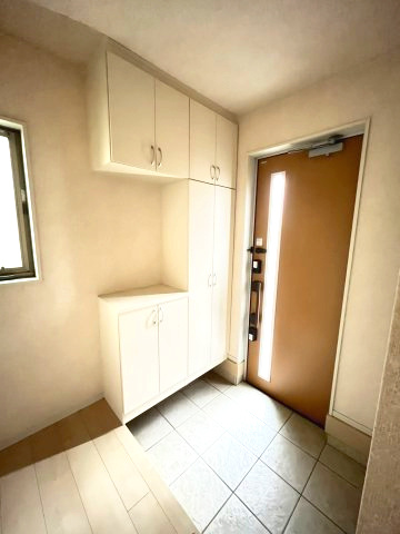 幸手市中５丁目　中古戸建の玄関