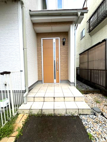 幸手市中５丁目　中古戸建の玄関
