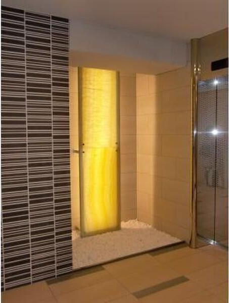 ルーエ江坂のエントランス