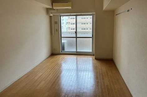 ルーエ江坂の居間・リビング