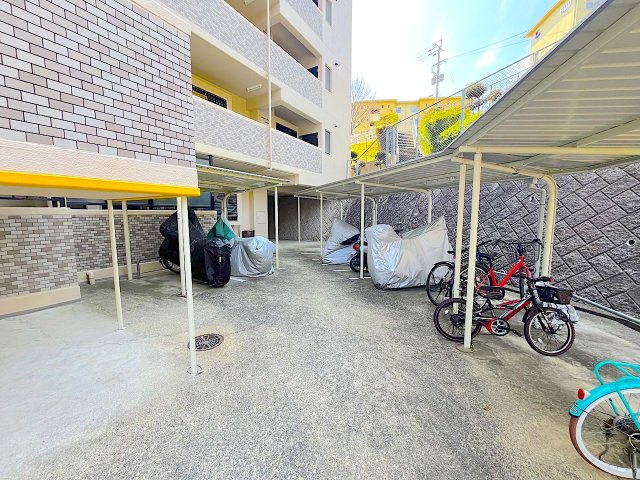 ベルヴィ香椎壱番館の駐輪場