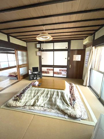 三和町上壱の家の和室|南に面した２間続きの和室とつながっている居間です