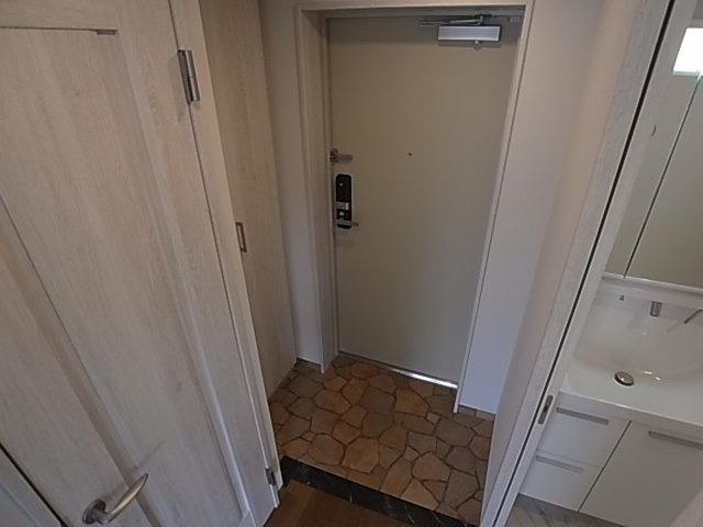 神戸市兵庫区湊町３丁目の賃貸マンションの玄関