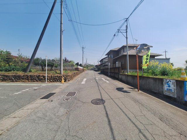 高崎市保渡田町売土地 全3区画 B区画の前面道路含む現地写真