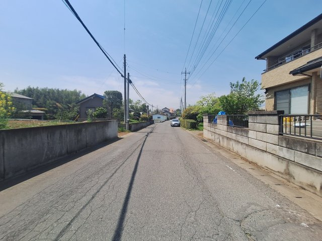 高崎市保渡田町売土地 全3区画 C区画の前面道路含む現地写真