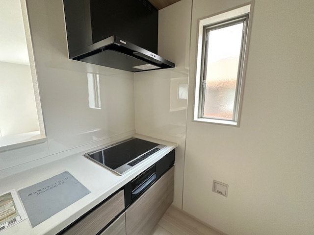 【新築戸建】　いわき市郷ケ丘5期のキッチン|使い勝手の良いシステムキッチンで、対面式なのでご家族との団欒にもぴったりですね(^^)/