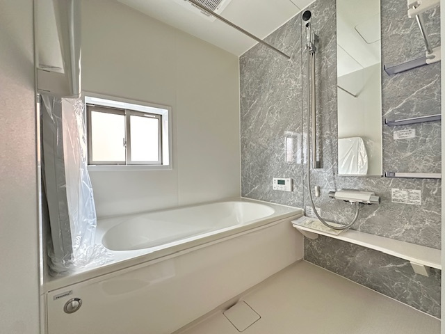 【新築戸建】　いわき市郷ケ丘5期の浴室|浴室は洗い場も広々としています。浴槽も広くリラックスするには最適です。1日の疲れを取る、癒しの場所になりそうです。