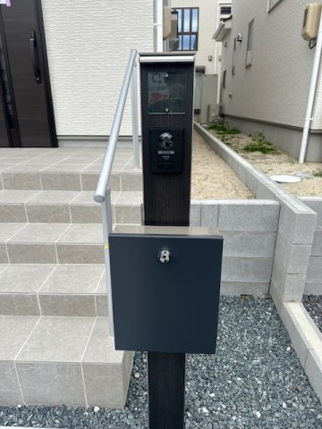 【新築戸建】　いわき市郷ケ丘5期のセキュリティ|TVモニター付きインターフォンを使う大きなメリットは、カメラが付いていることによる防犯性の高さです