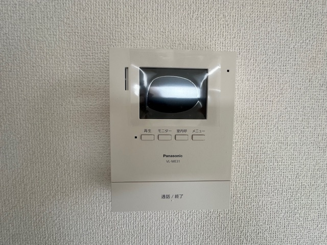 【新築戸建】　いわき市郷ケ丘5期のセキュリティ|玄関のドアを開けることなく来客の顔や声を確認できるため、トラブルの防止につながります